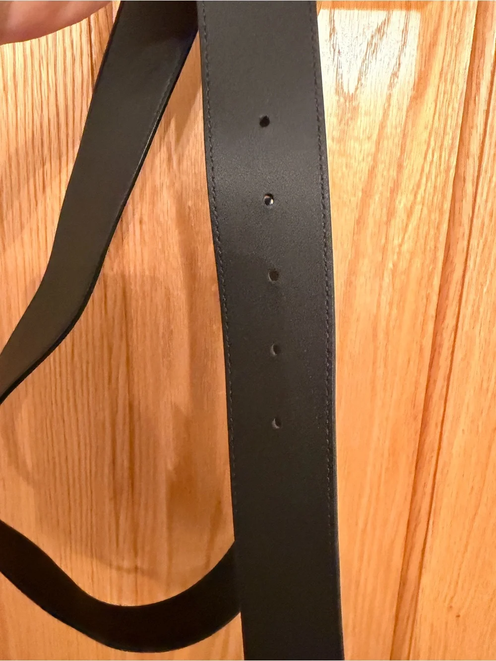 Gucci Black Leather womens Belt with Brushed Gold Interlocking Buckle